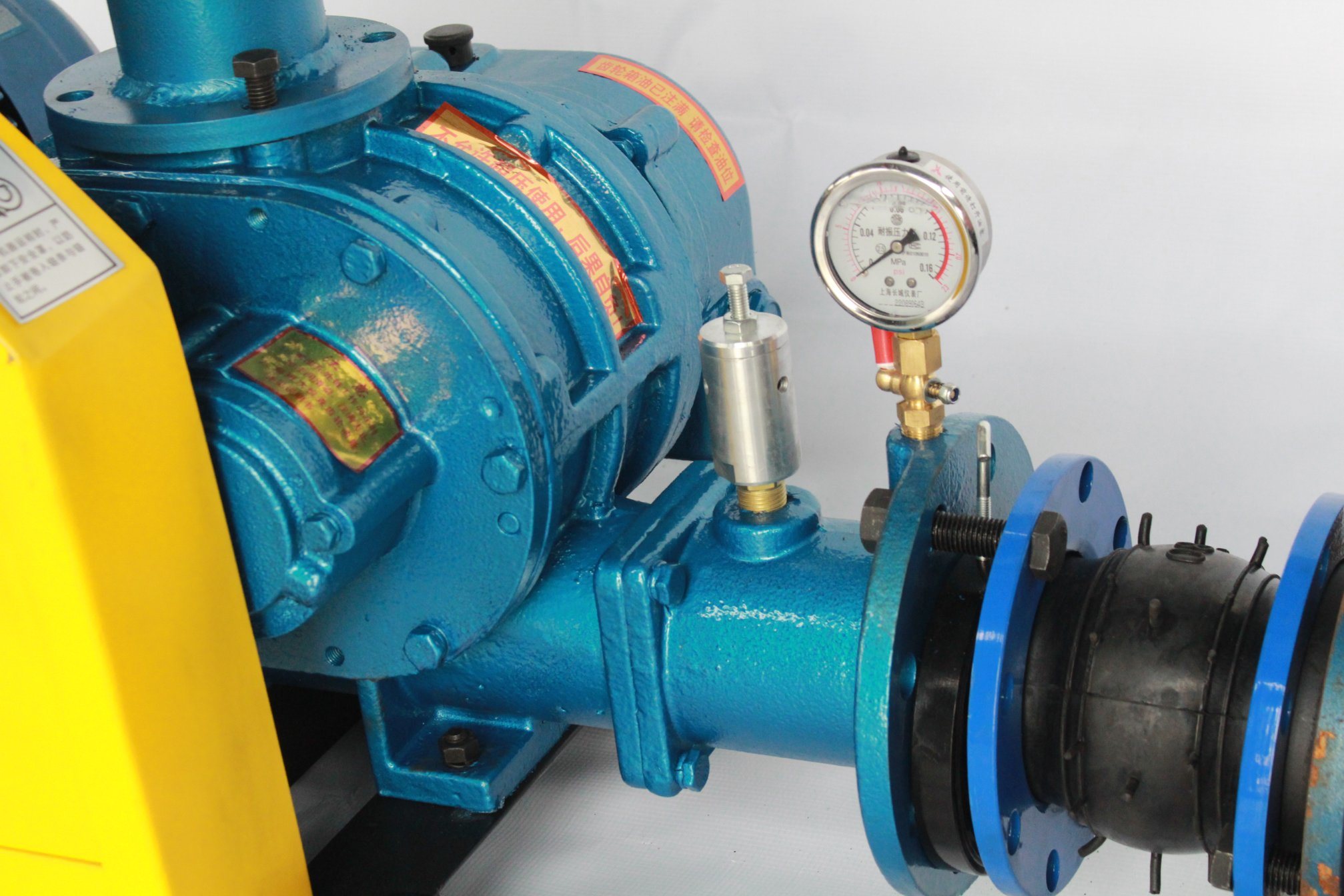 Aerazione è ossigenazione Roots Air Blower: Assicurendu un flussu d'aria ottimale per u trattamentu di l'acqua residuale è l'acquacultura